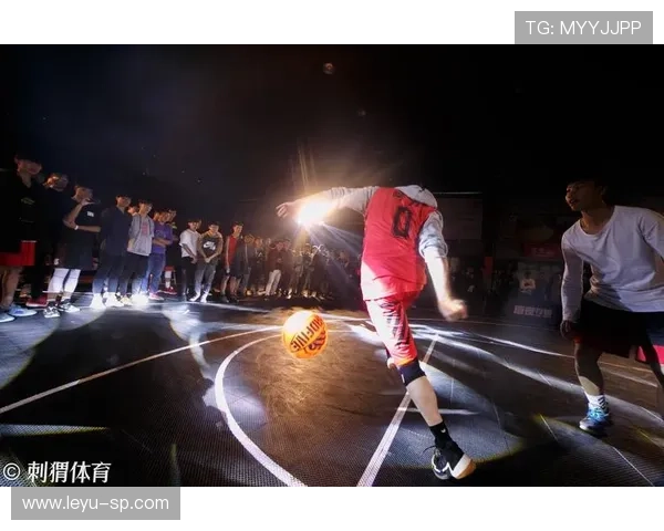 _夜色篮球对抗：灯火通明中的速度之战_，夜光篮球实战视频
